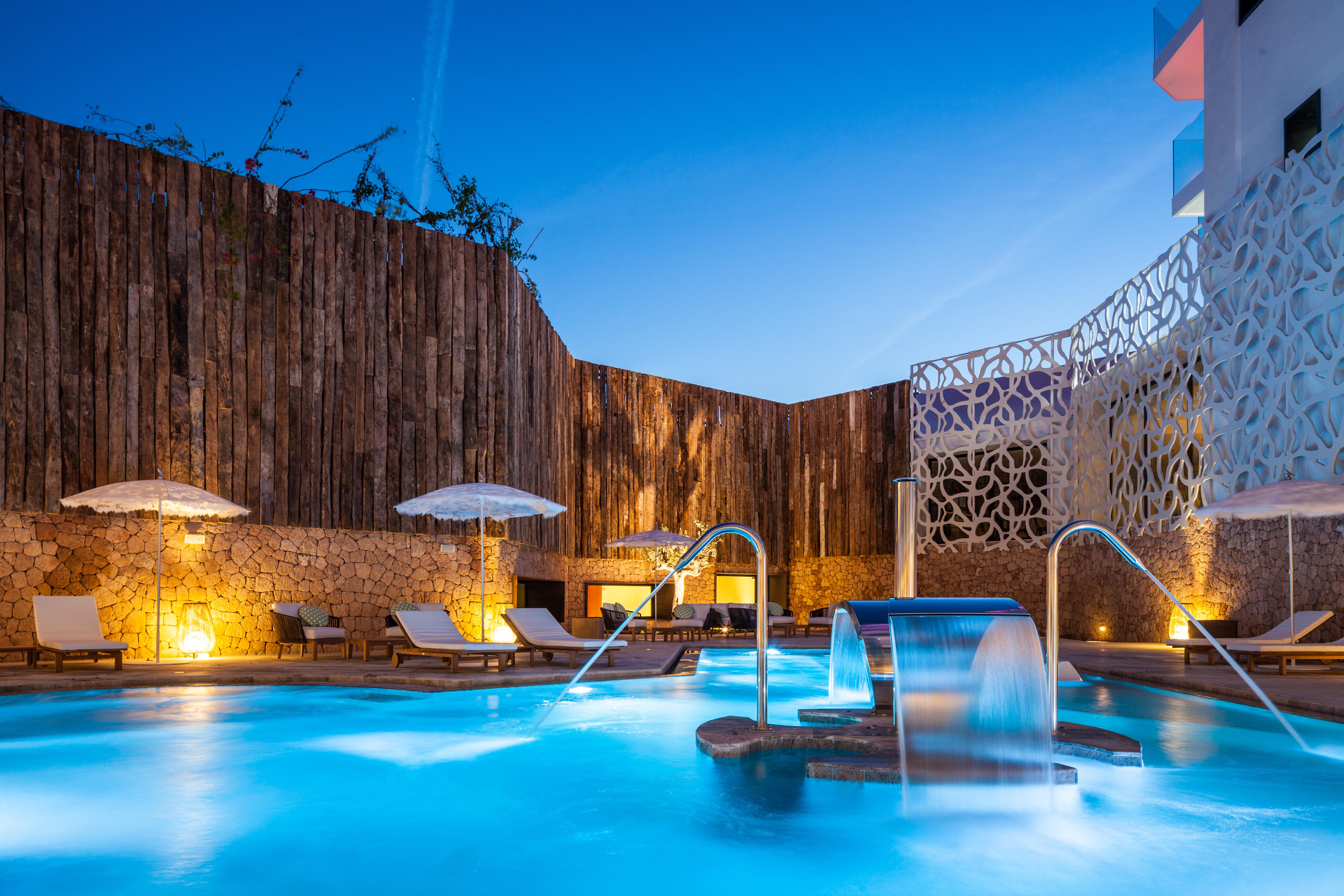 Hard Rock Hotel Ibiza Playa d'en Bossa Exterior foto The hotel's pool