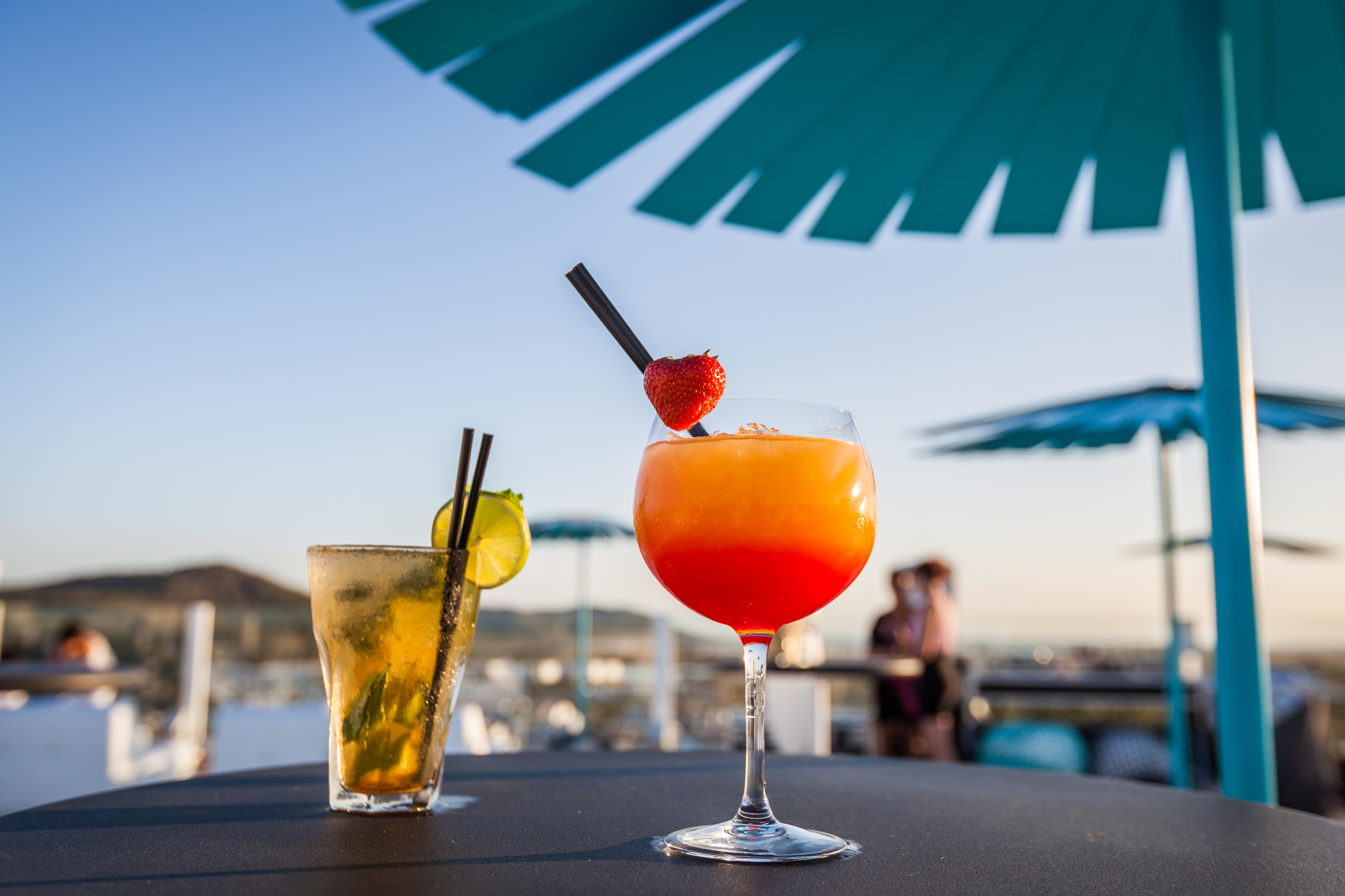 Hard Rock Hotel Ibiza Playa d'en Bossa Exterior foto Cocktails at the beach