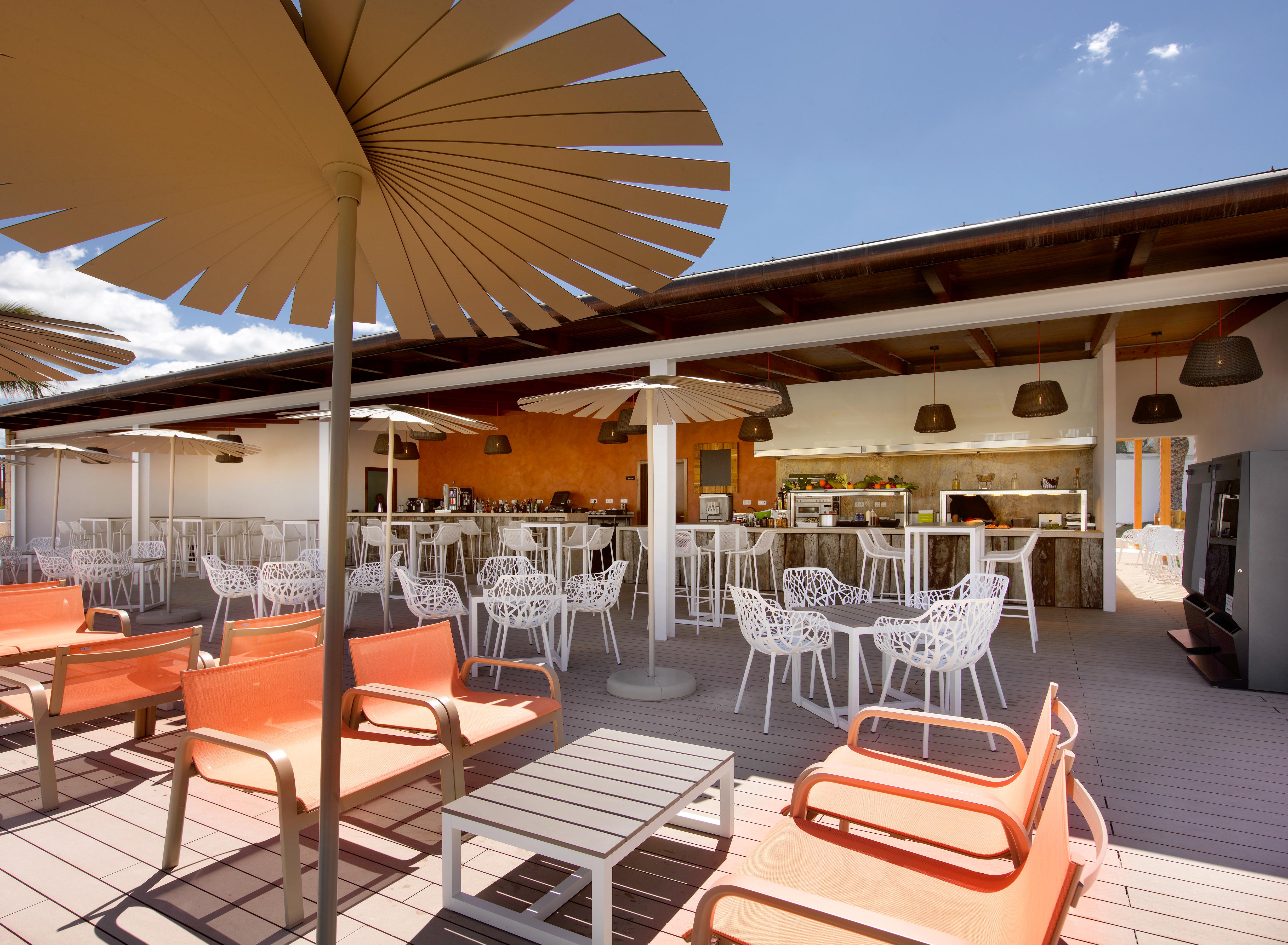 Hard Rock Hotel Ibiza Playa d'en Bossa Exterior foto The rooftop bar