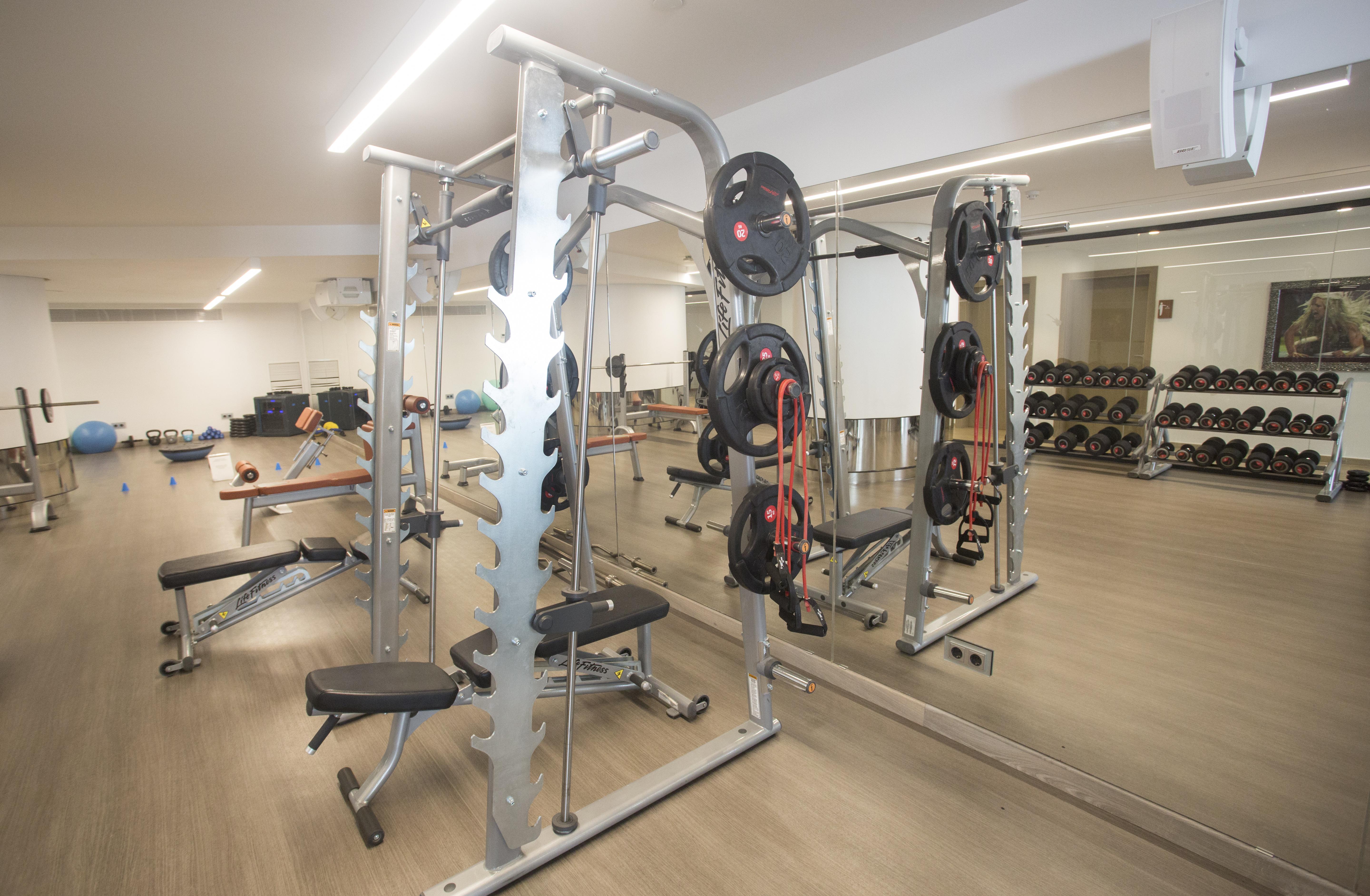 Hard Rock Hotel Ibiza Playa d'en Bossa Exterior foto The gym at the London Bridge Campus