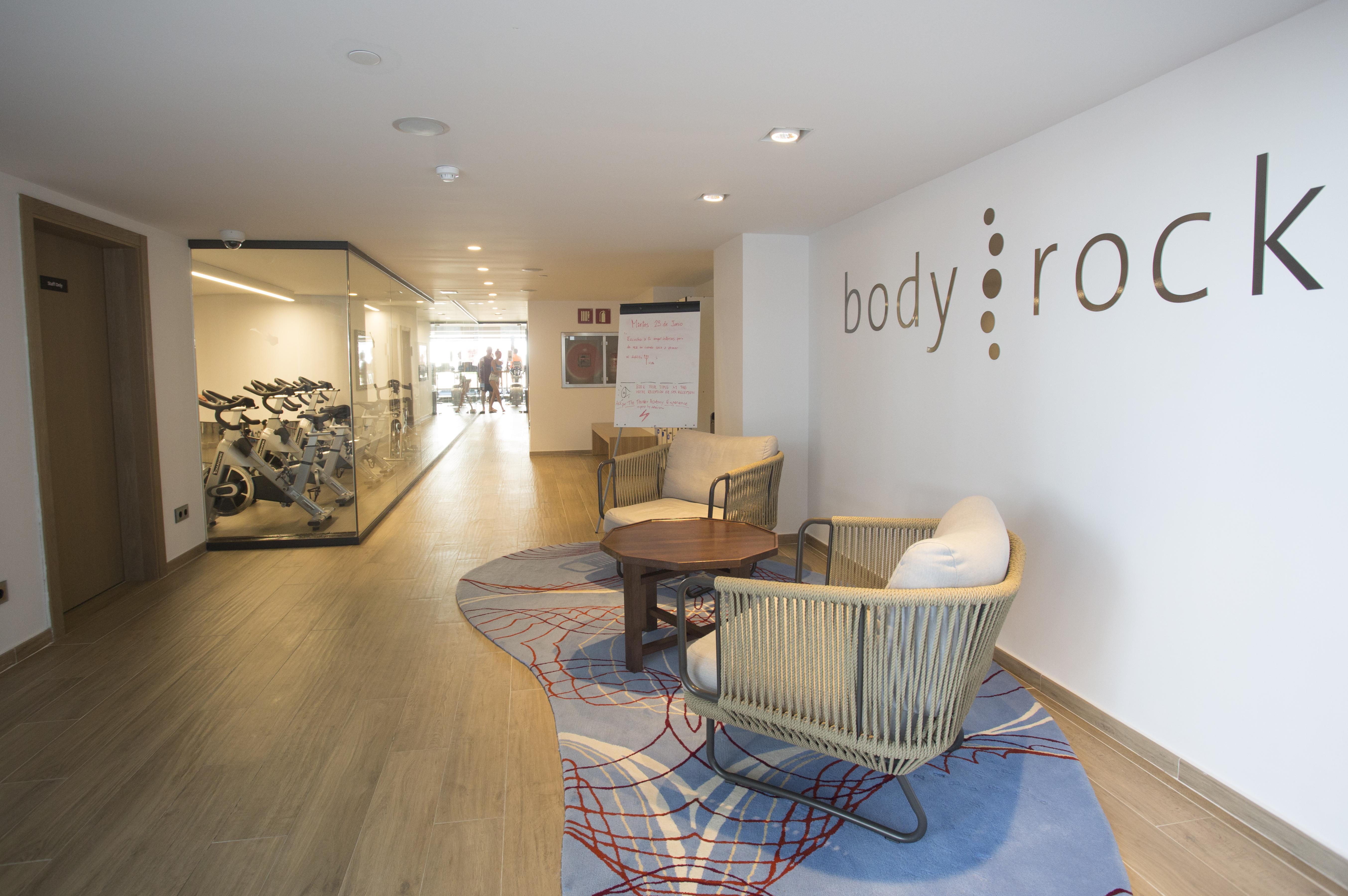 Hard Rock Hotel Ibiza Playa d'en Bossa Exterior foto Bodyrock gym in London