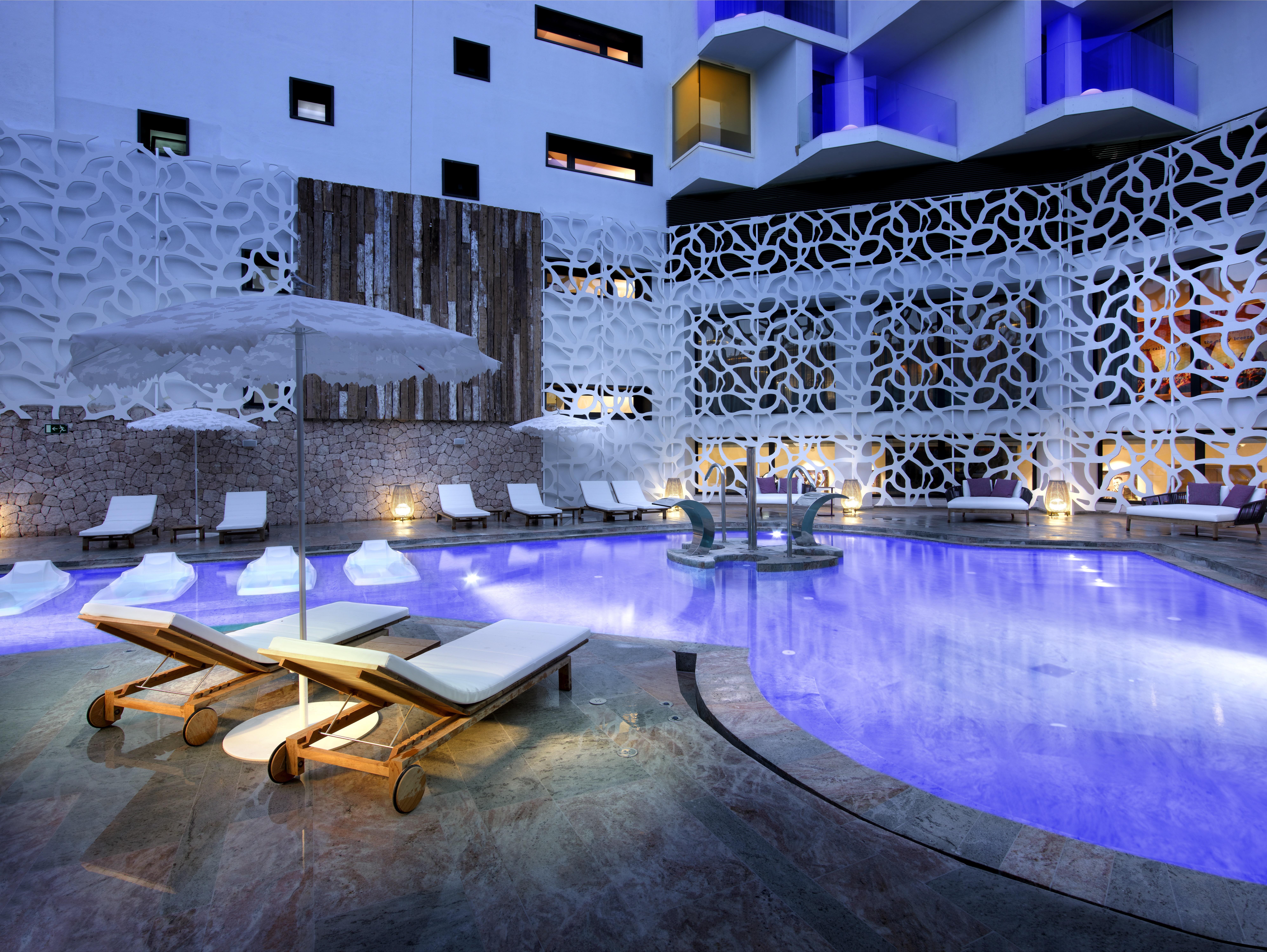 Hard Rock Hotel Ibiza Playa d'en Bossa Exterior foto The pool at the hotel