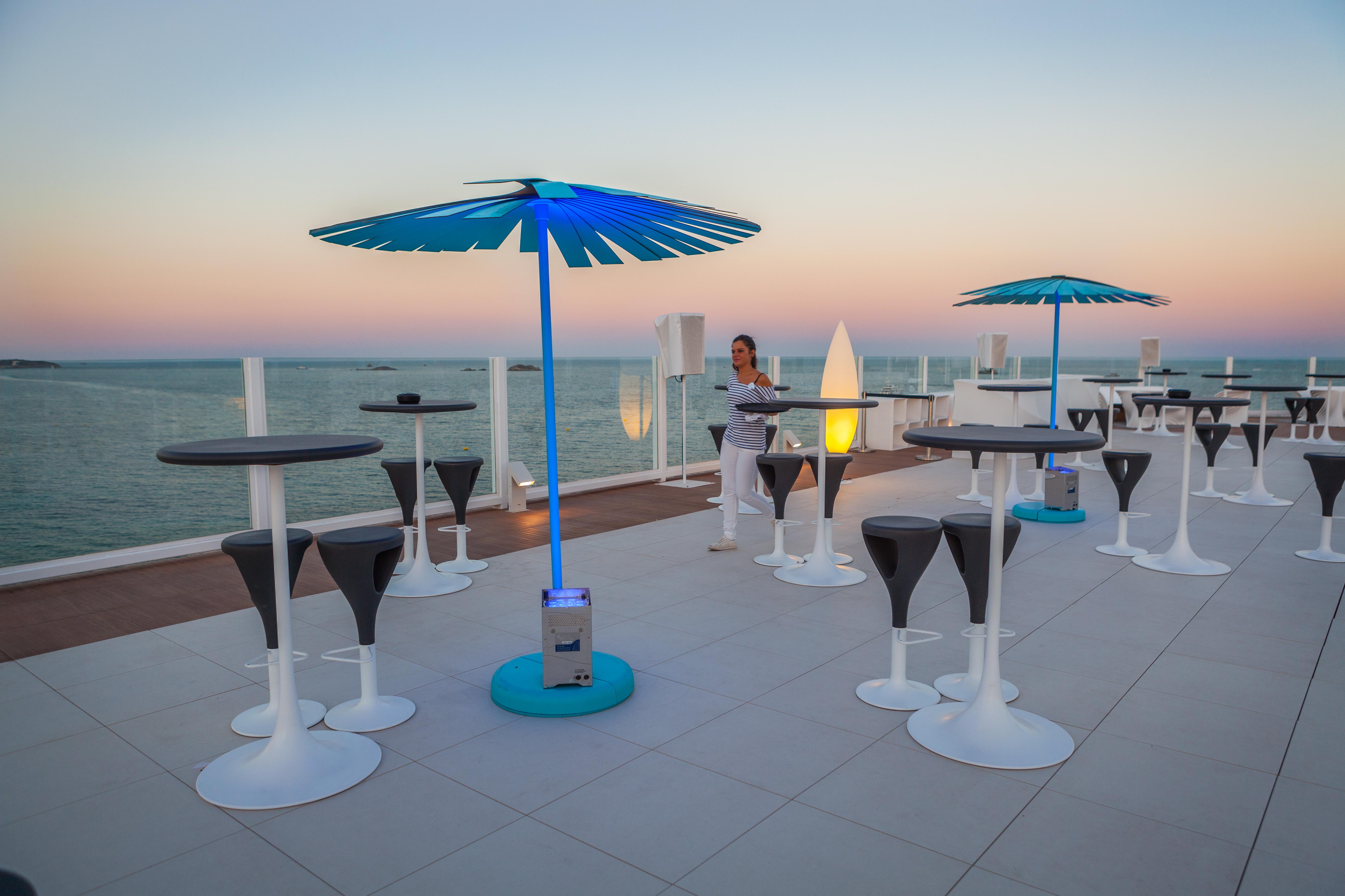 Hard Rock Hotel Ibiza Playa d'en Bossa Exterior foto Solar-powered LED umbrella