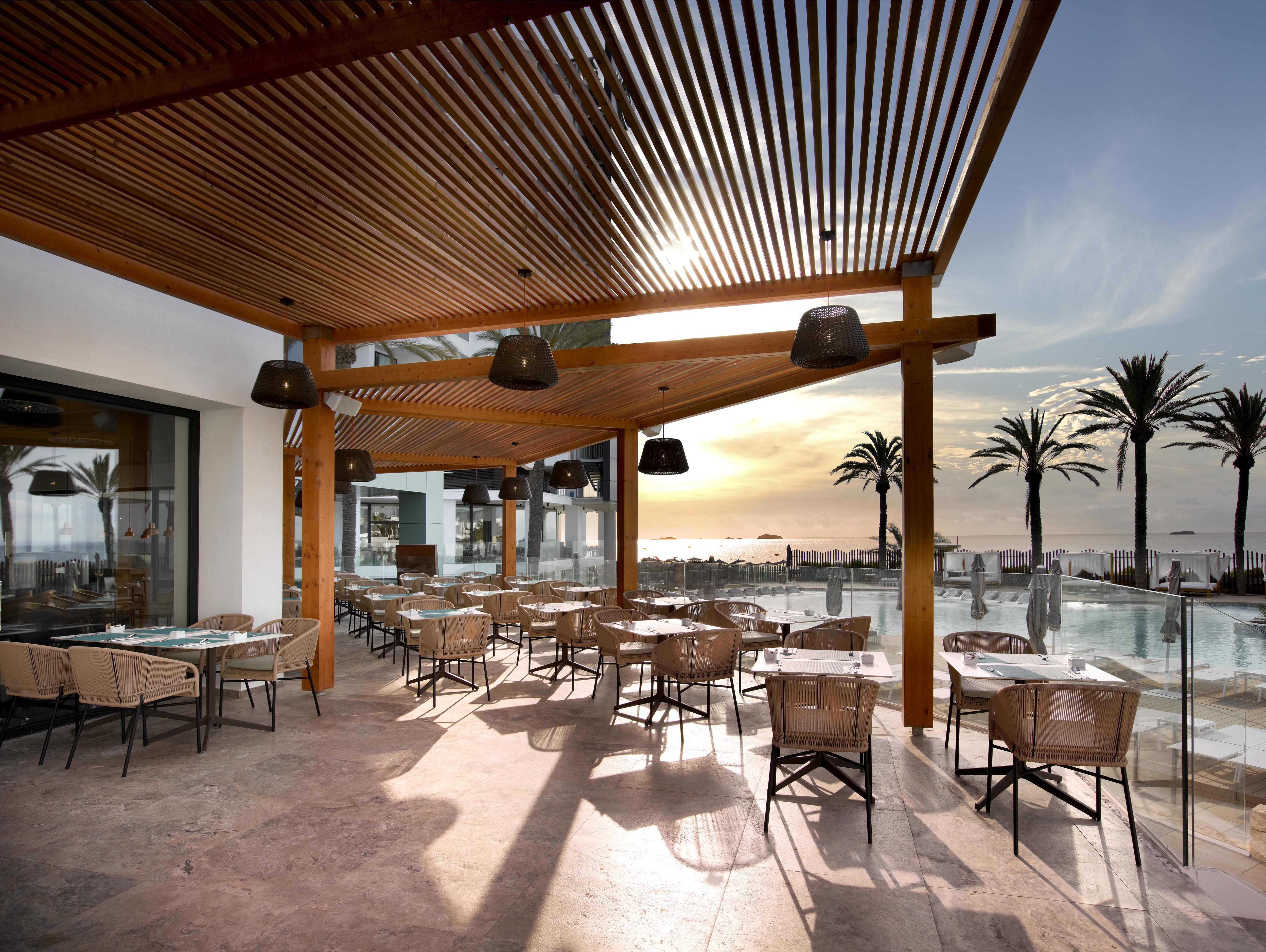 Hard Rock Hotel Ibiza Playa d'en Bossa Exterior foto The Deck