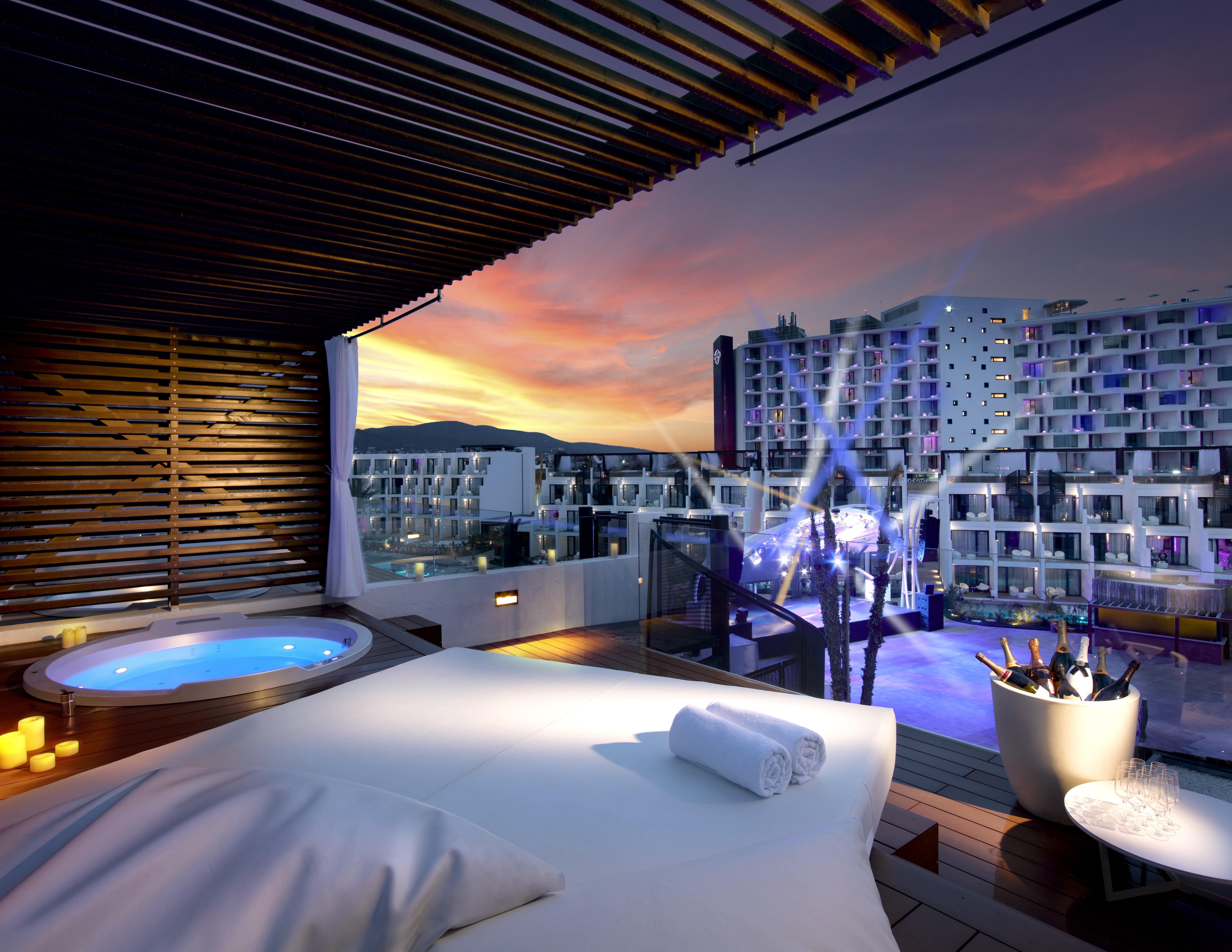 Hard Rock Hotel Ibiza Playa d'en Bossa Exterior foto The spa at the W Hotel, Bali