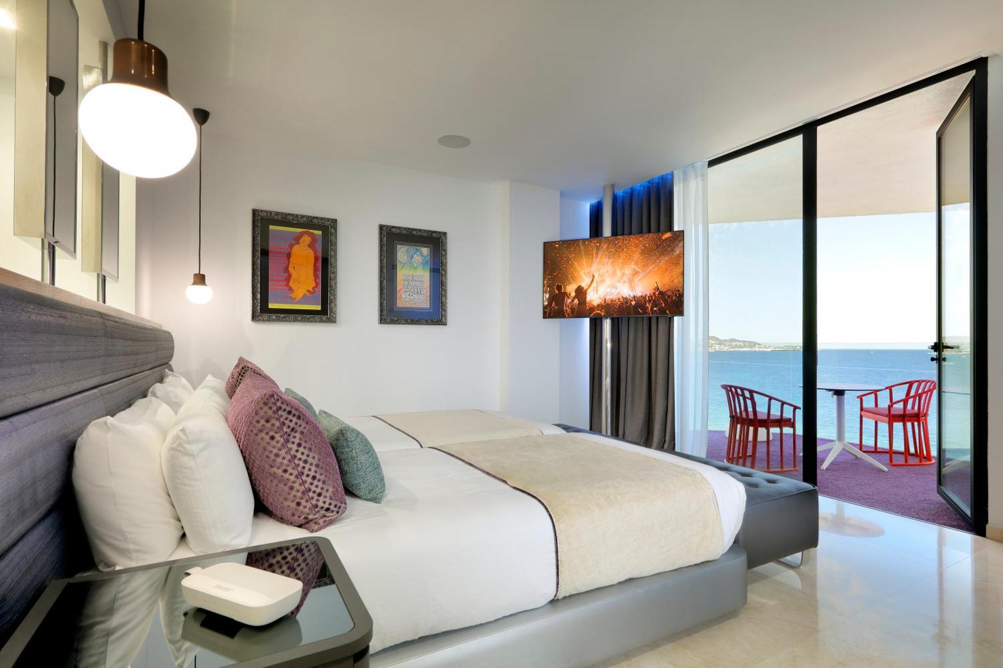 Hard Rock Hotel Ibiza Playa d'en Bossa Exterior foto A bedroom at the hotel