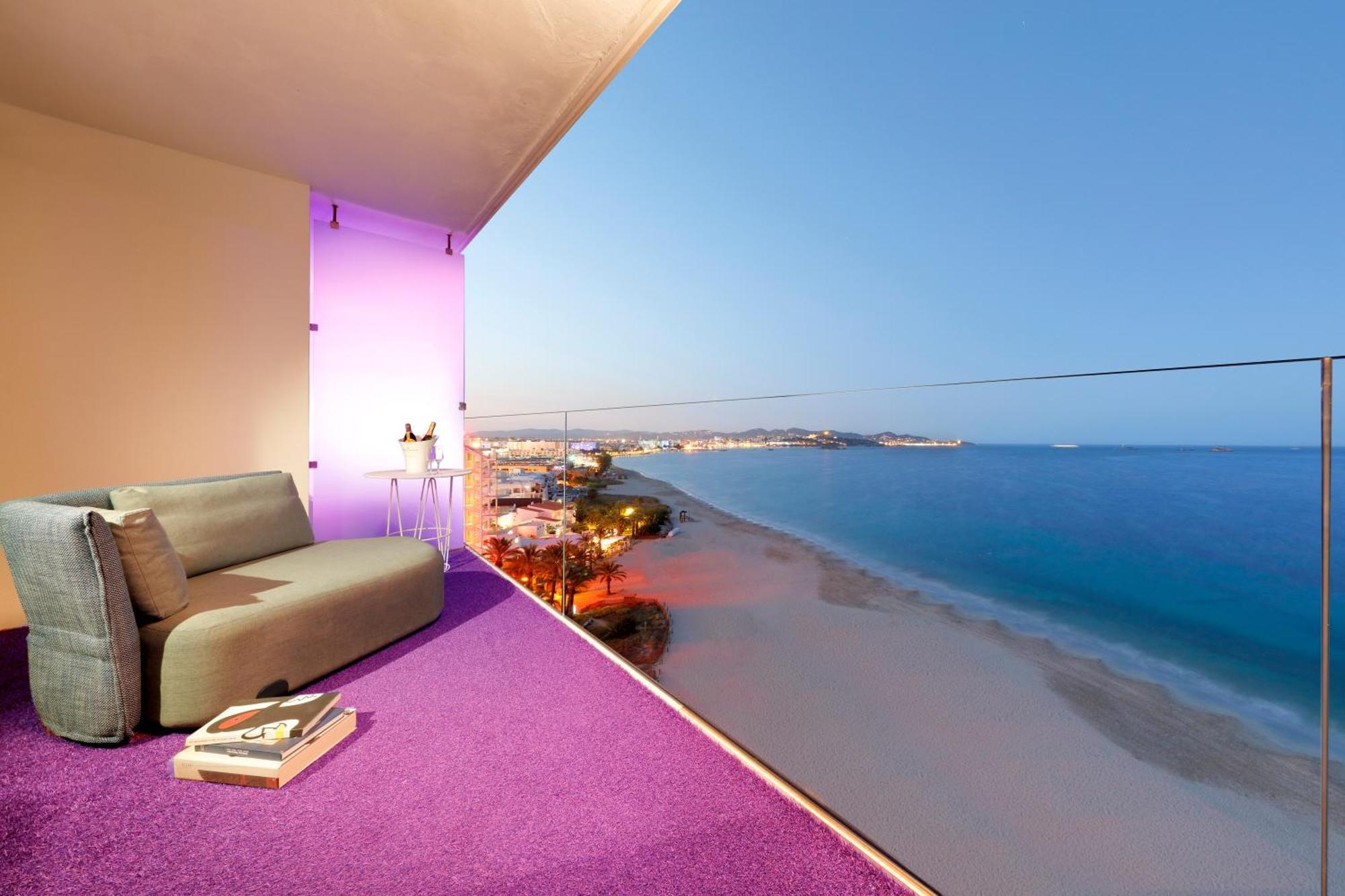 Hard Rock Hotel Ibiza Playa d'en Bossa Exterior foto View from a suite