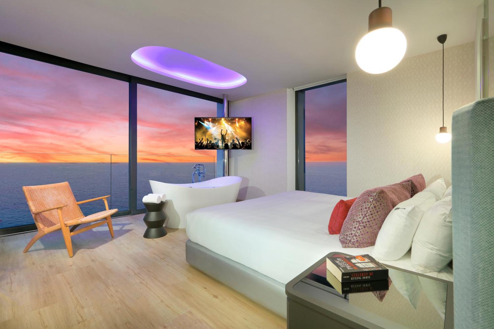 Hard Rock Hotel Ibiza Playa d'en Bossa Exterior foto A bedroom at the hotel