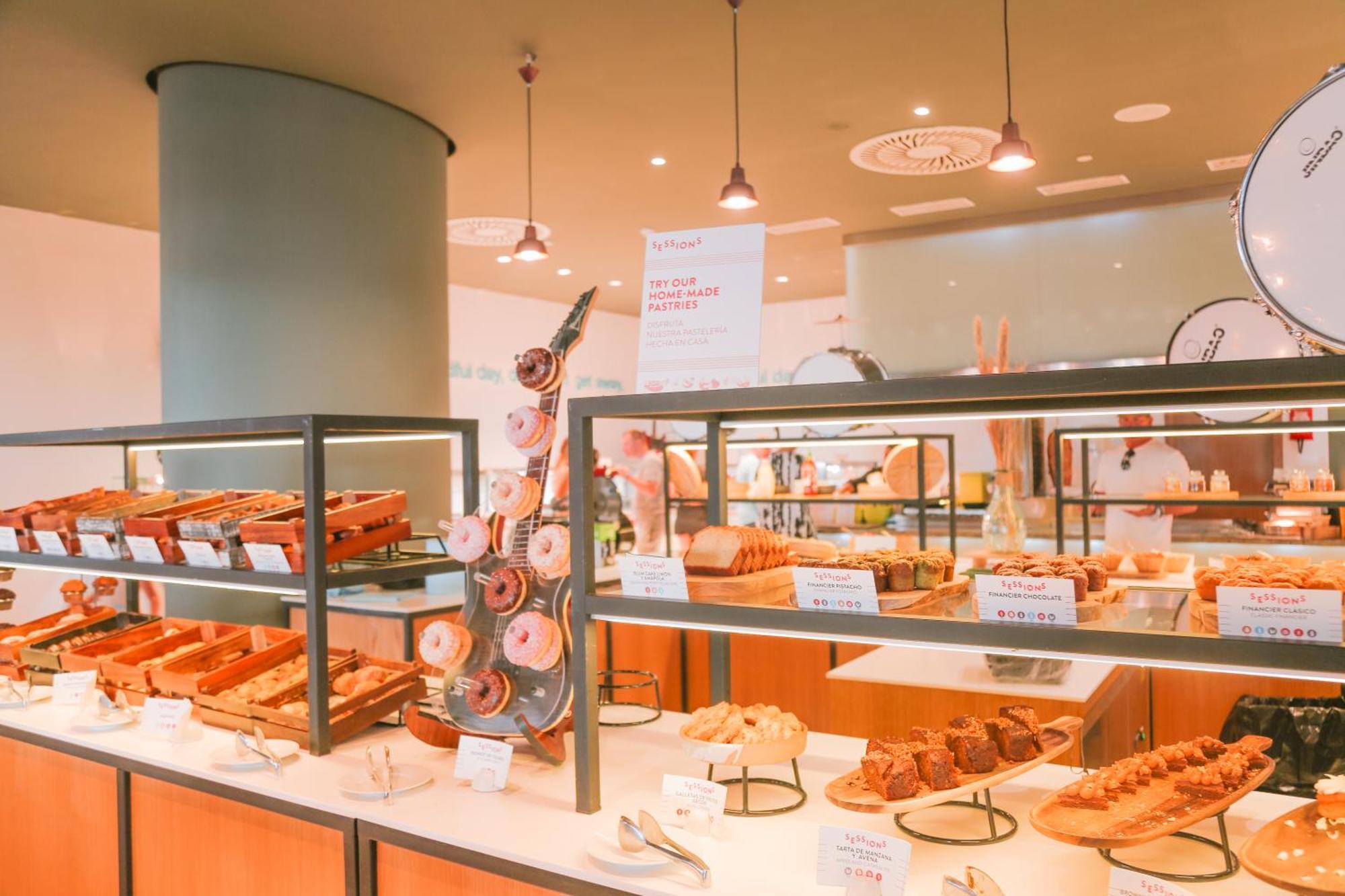 Hard Rock Hotel Ibiza Playa d'en Bossa Exterior foto A display of food at a buffet