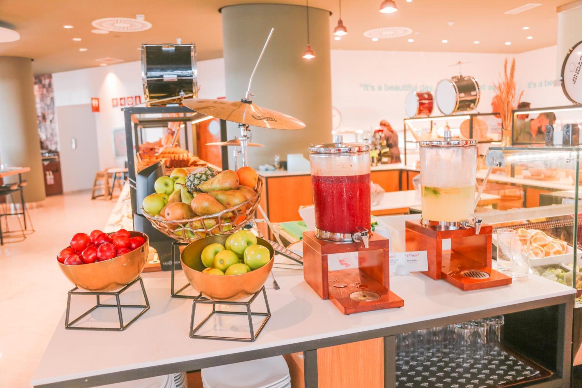 Hard Rock Hotel Ibiza Playa d'en Bossa Exterior foto A juice bar