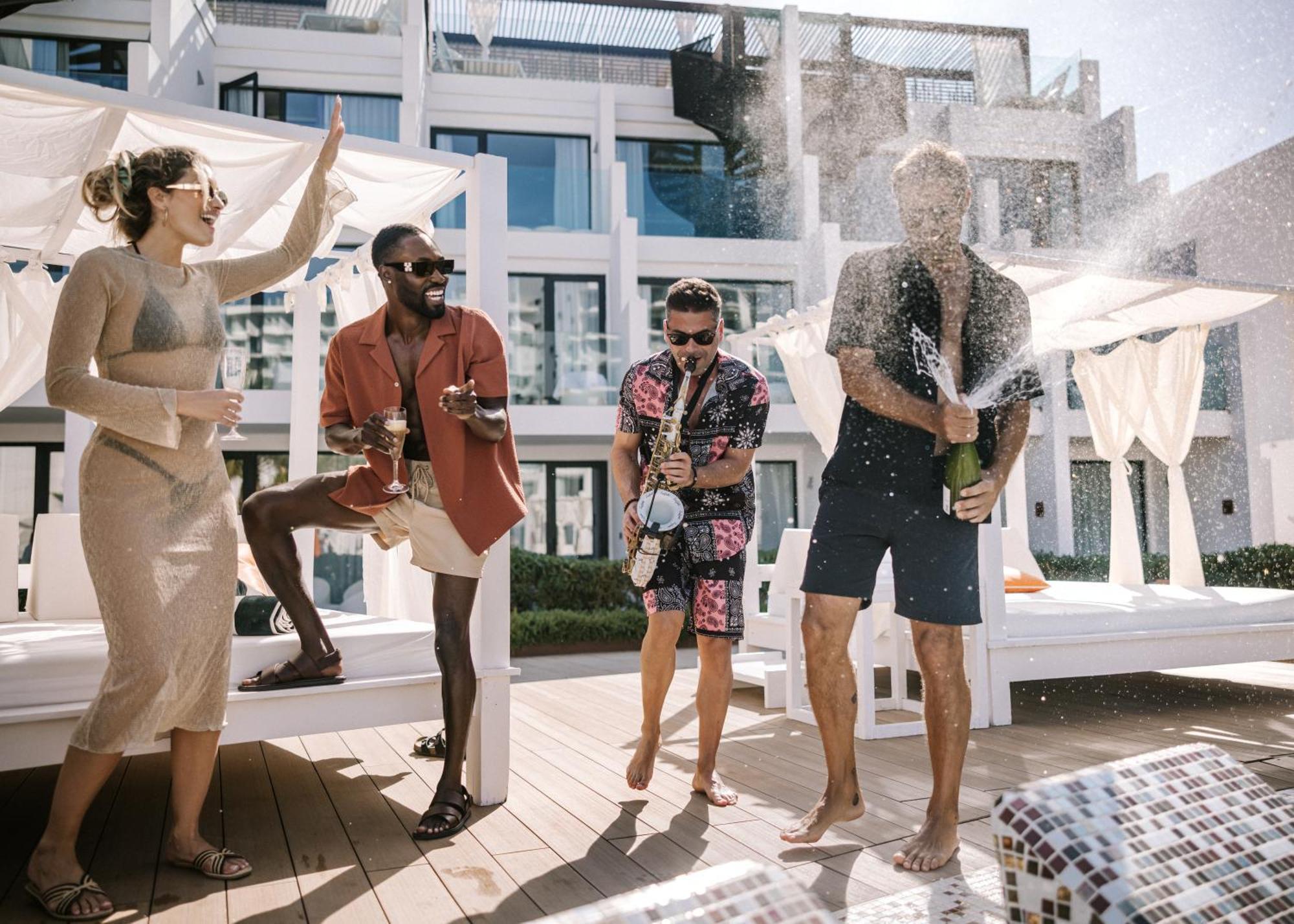 Hard Rock Hotel Ibiza Playa d'en Bossa Exterior foto The pool at the W South Beach